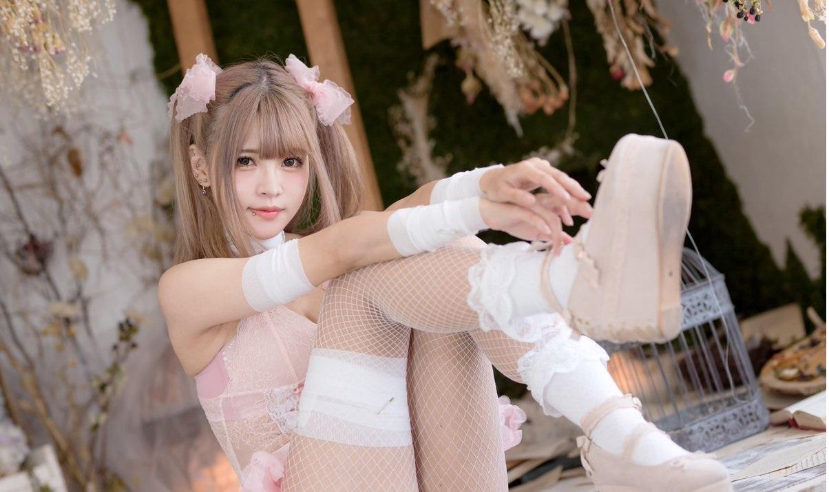 【Cosplay欣赏】11区小姐姐《かりん(様)》美图写真集，童颜巨乳十分迷人！