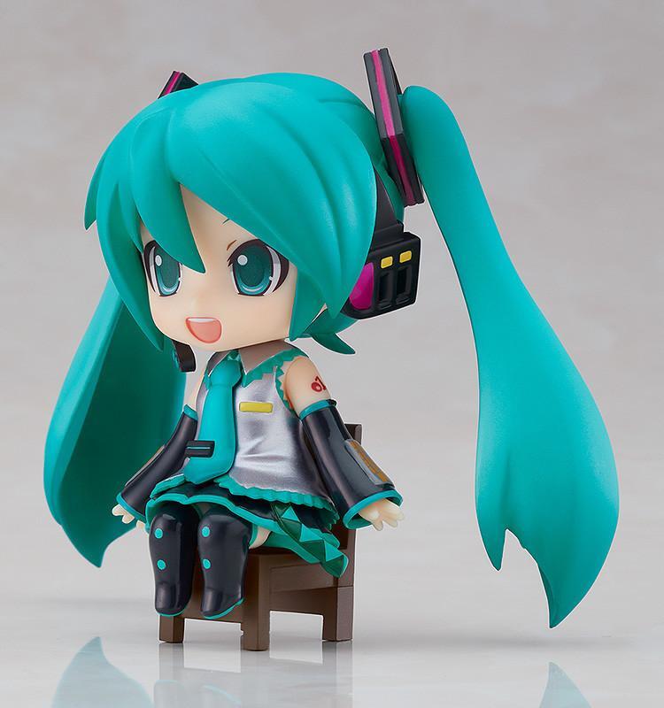 GSC《Vocaloid 虚拟歌手》初音未来 MIKU 坐吧粘土人 手办 预定