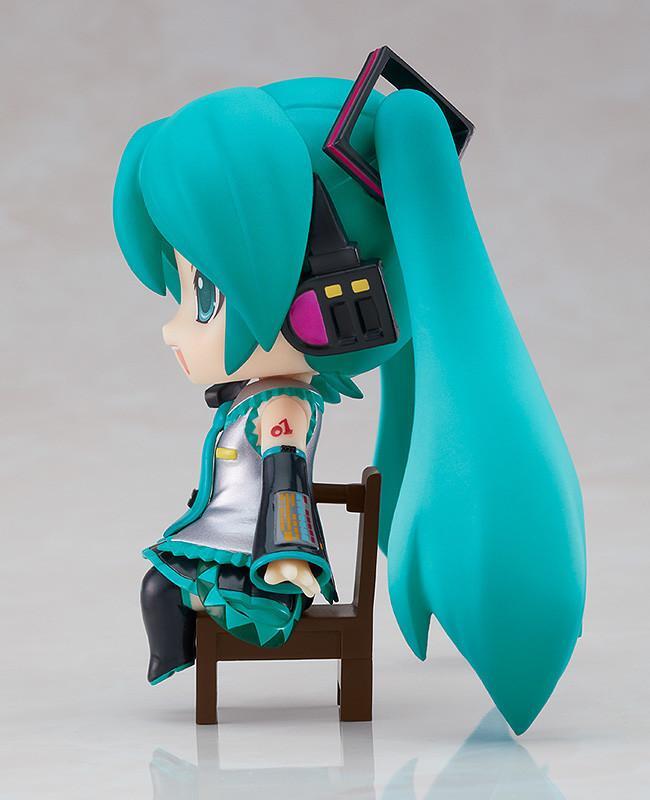 GSC《Vocaloid 虚拟歌手》初音未来 MIKU 坐吧粘土人 手办 预定