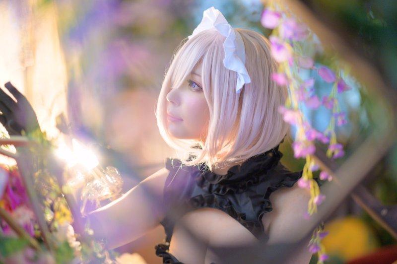 【Cosplay欣赏】日本樱花妹《イズ氏》COS美图集 长相甜美身材相当傲人！