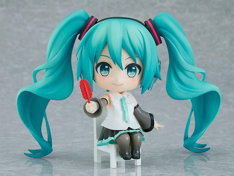 GSC《Vocaloid》初音未来NT 红羽毛Ver.坐吧黏土人手办开定