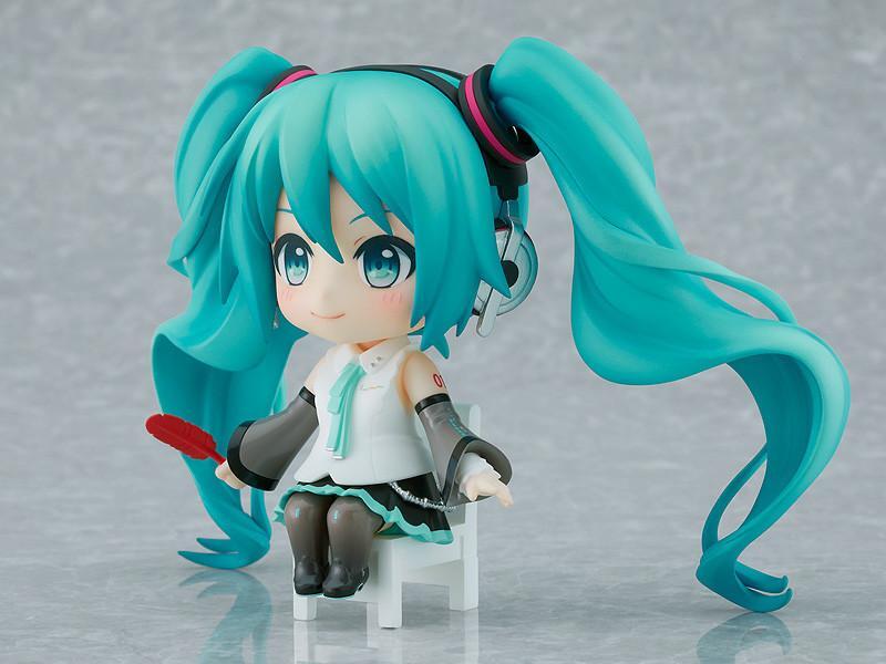 GSC《Vocaloid》初音未来NT 红羽毛Ver.坐吧黏土人手办开定