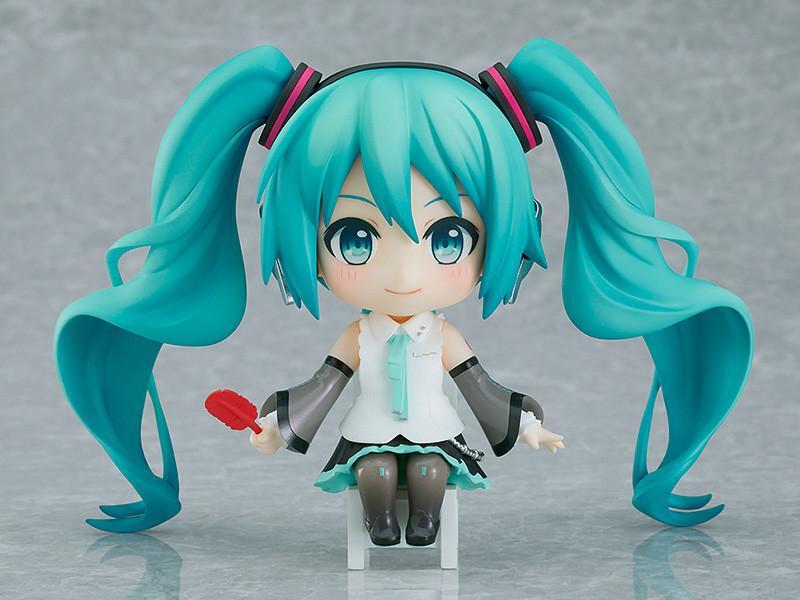 GSC《Vocaloid》初音未来NT 红羽毛Ver.坐吧黏土人手办开定