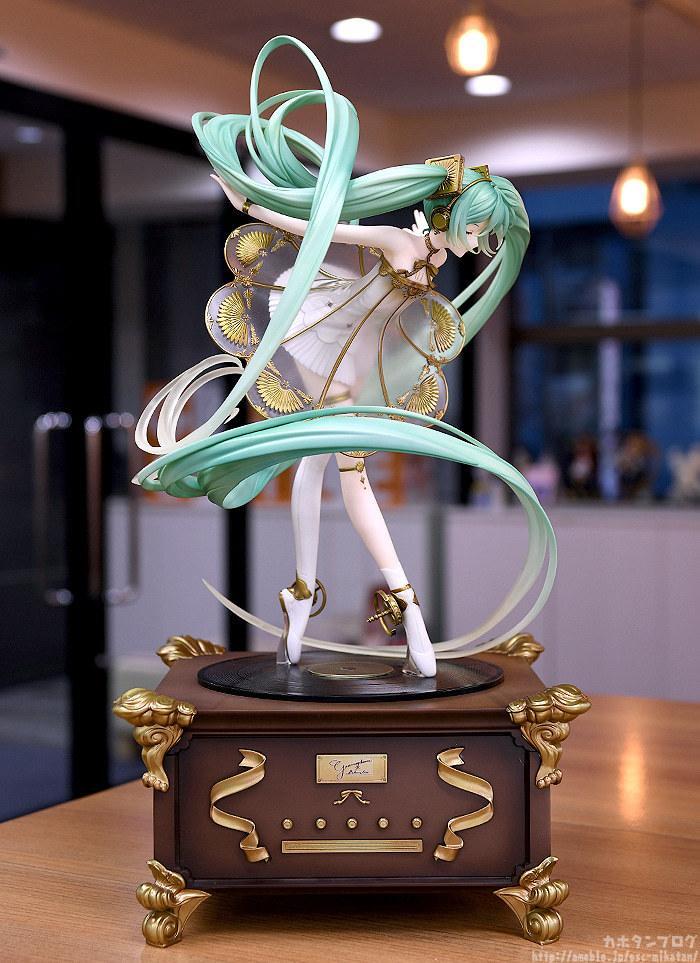 GSC《Vocaloid》初音未来交响乐 5th Anniversary Ver.1/1比例手办，将于2023 年1月发售！