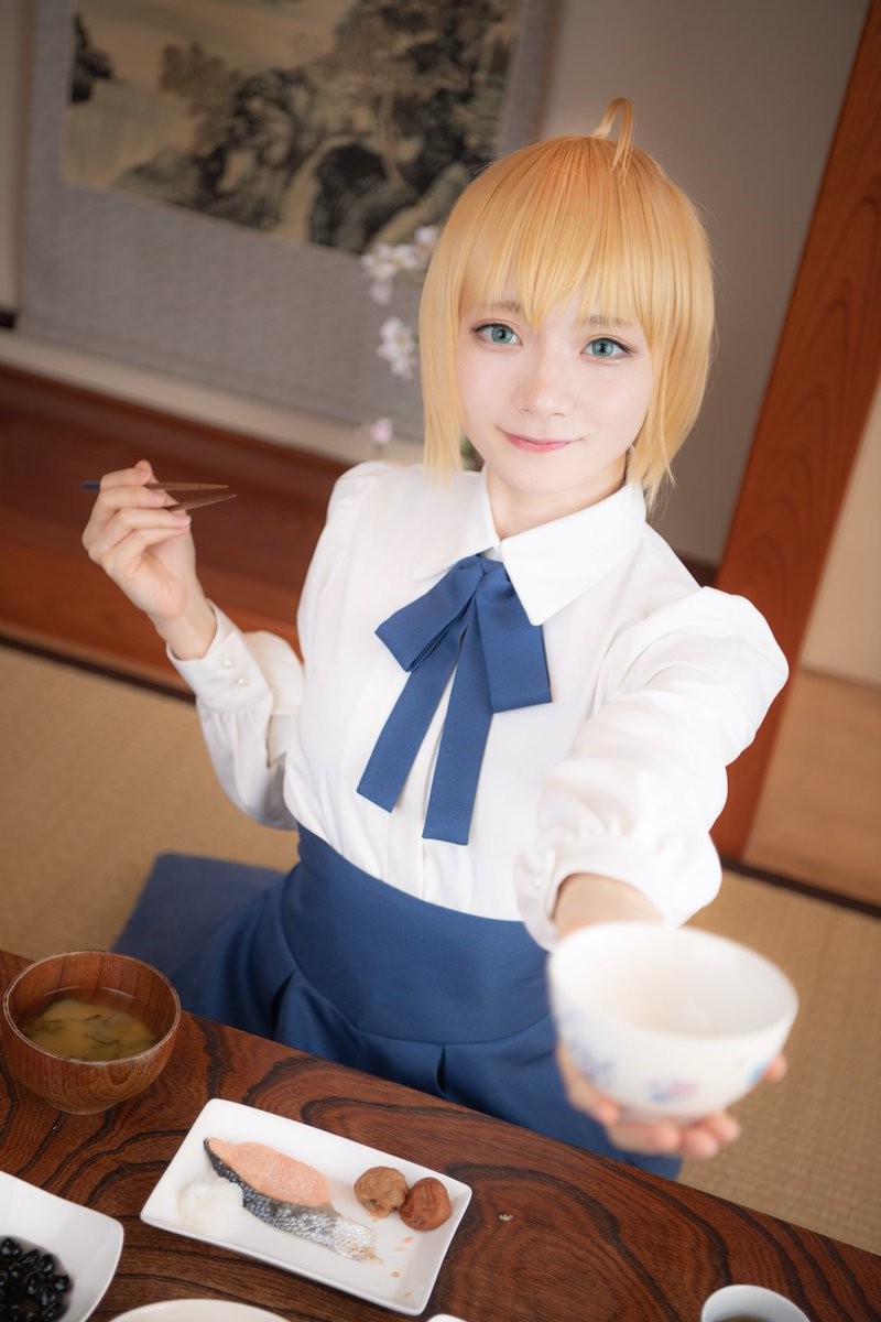 【COSPLAY欣赏】日本妹子COS《Fate》Saber 真羡慕吃不胖的体质