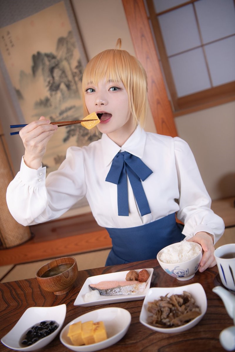 【COSPLAY欣赏】日本妹子COS《Fate》Saber 真羡慕吃不胖的体质