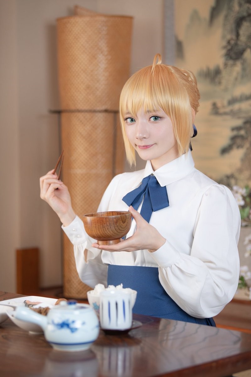 【COSPLAY欣赏】日本妹子COS《Fate》Saber 真羡慕吃不胖的体质