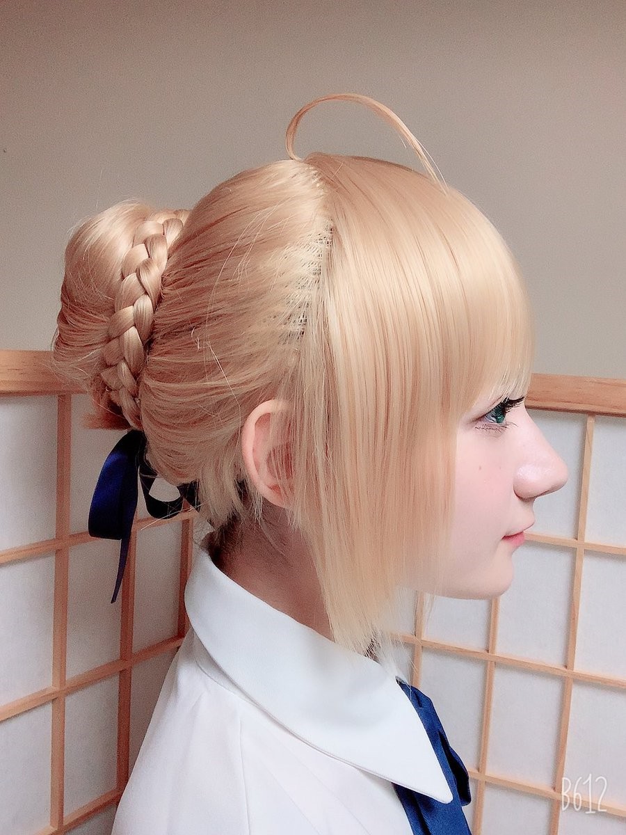 【COSPLAY欣赏】日本妹子COS《Fate》Saber 真羡慕吃不胖的体质