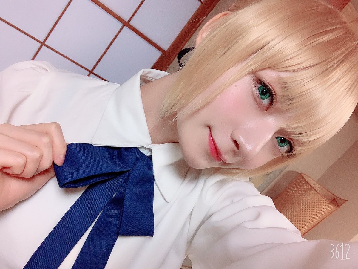 【COSPLAY欣赏】日本妹子COS《Fate》Saber 真羡慕吃不胖的体质