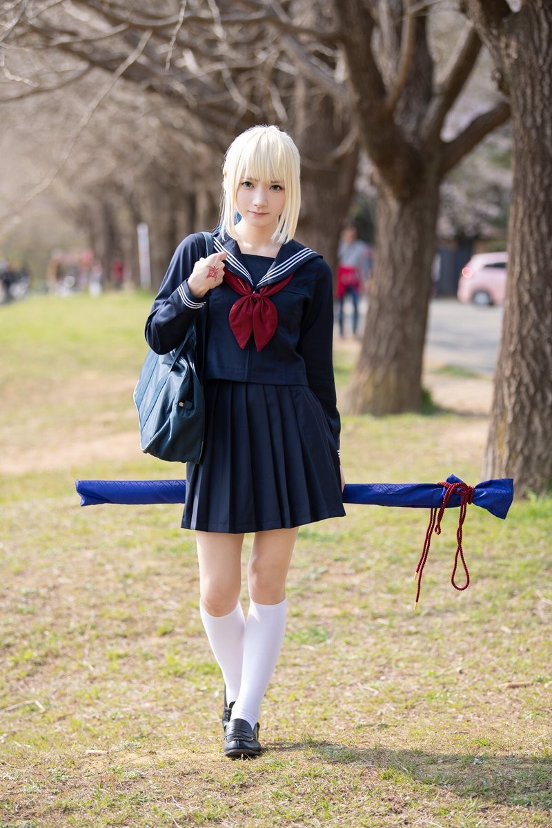 【COSPLAY欣赏】日本妹子COS《Fate》Saber 真羡慕吃不胖的体质