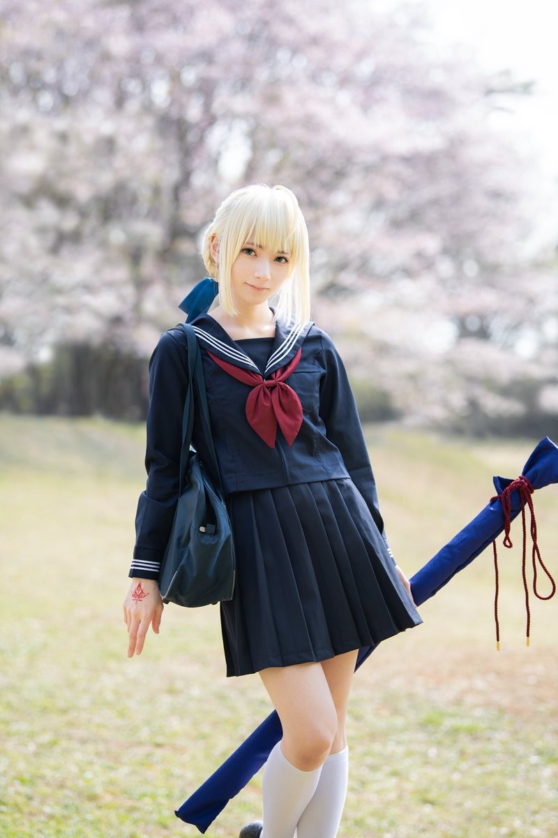 【COSPLAY欣赏】日本妹子COS《Fate》Saber 真羡慕吃不胖的体质