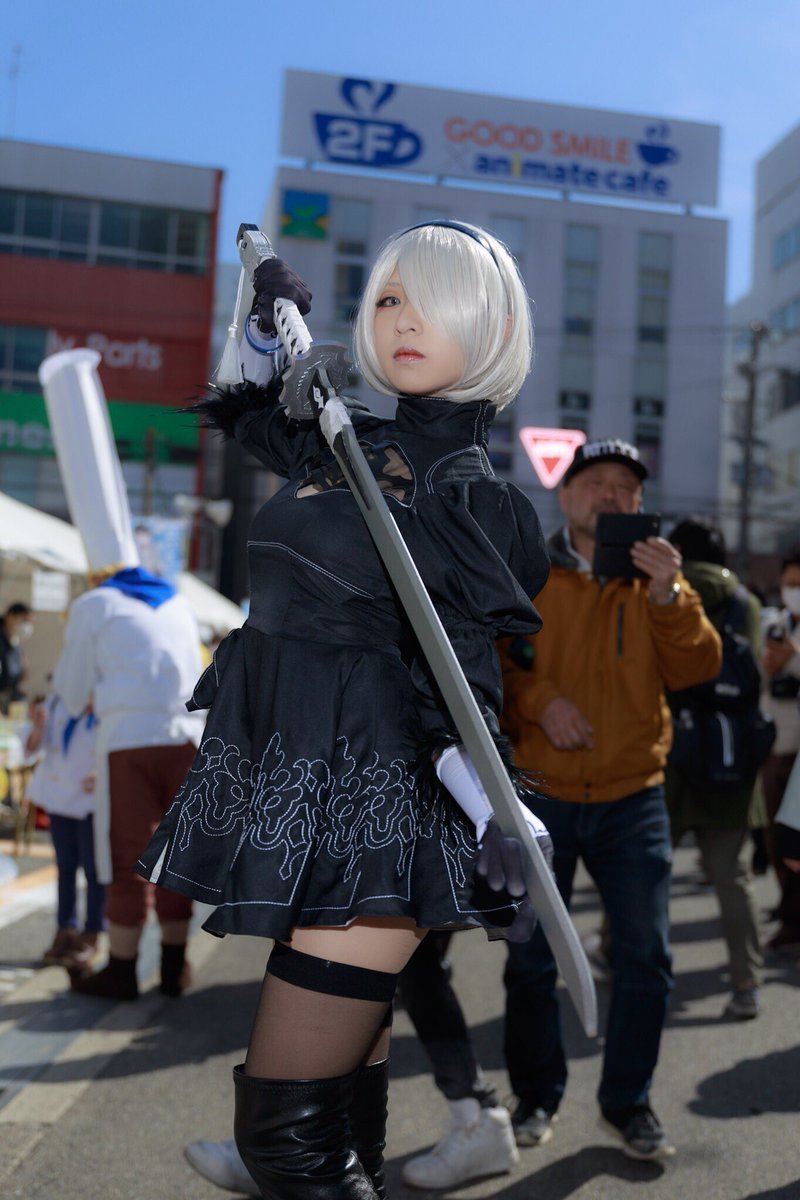 【COSPLAY欣赏】日本靓丽小姐姐COS《尼尔》2B 皙白大长腿吸睛！