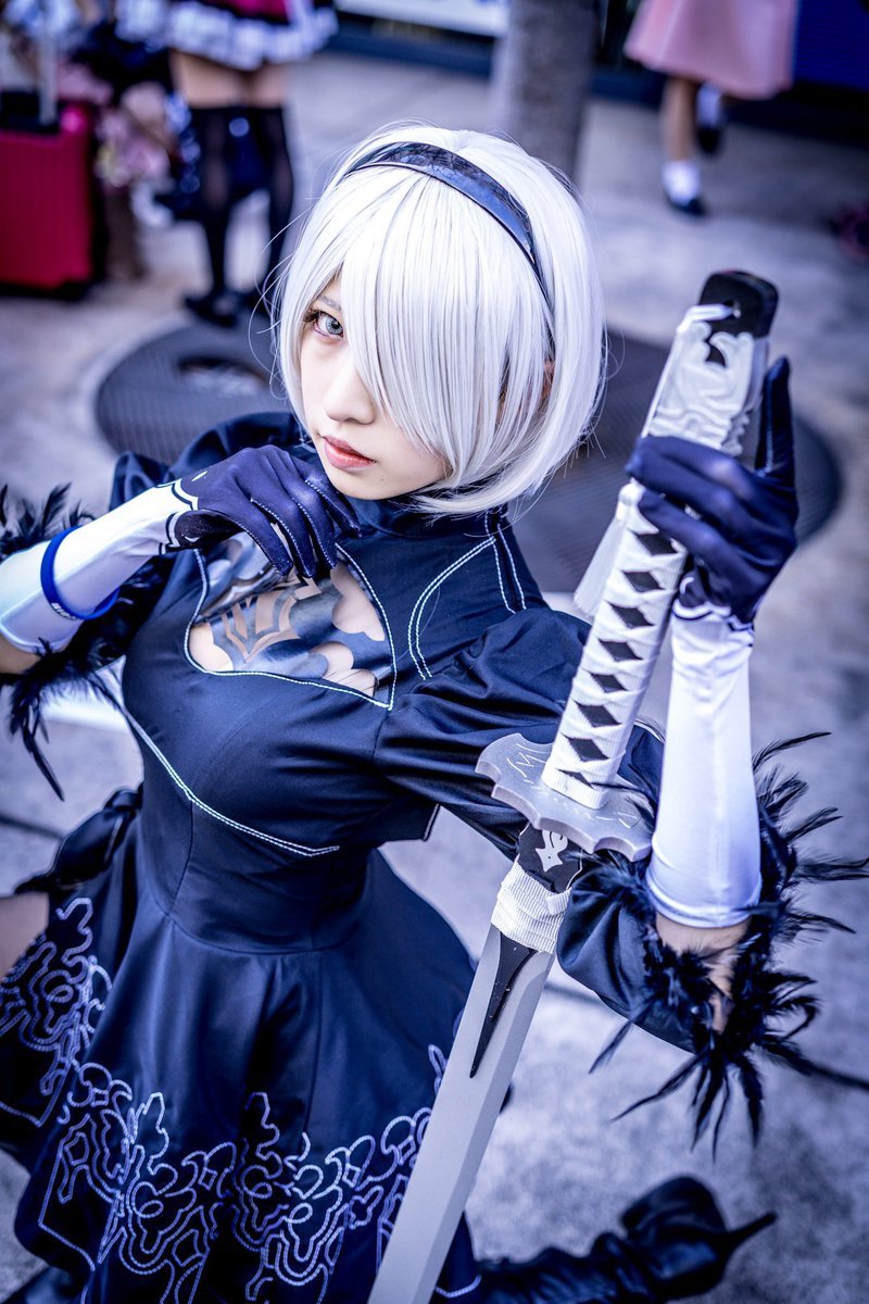 【COSPLAY欣赏】日本靓丽小姐姐COS《尼尔》2B 皙白大长腿吸睛！