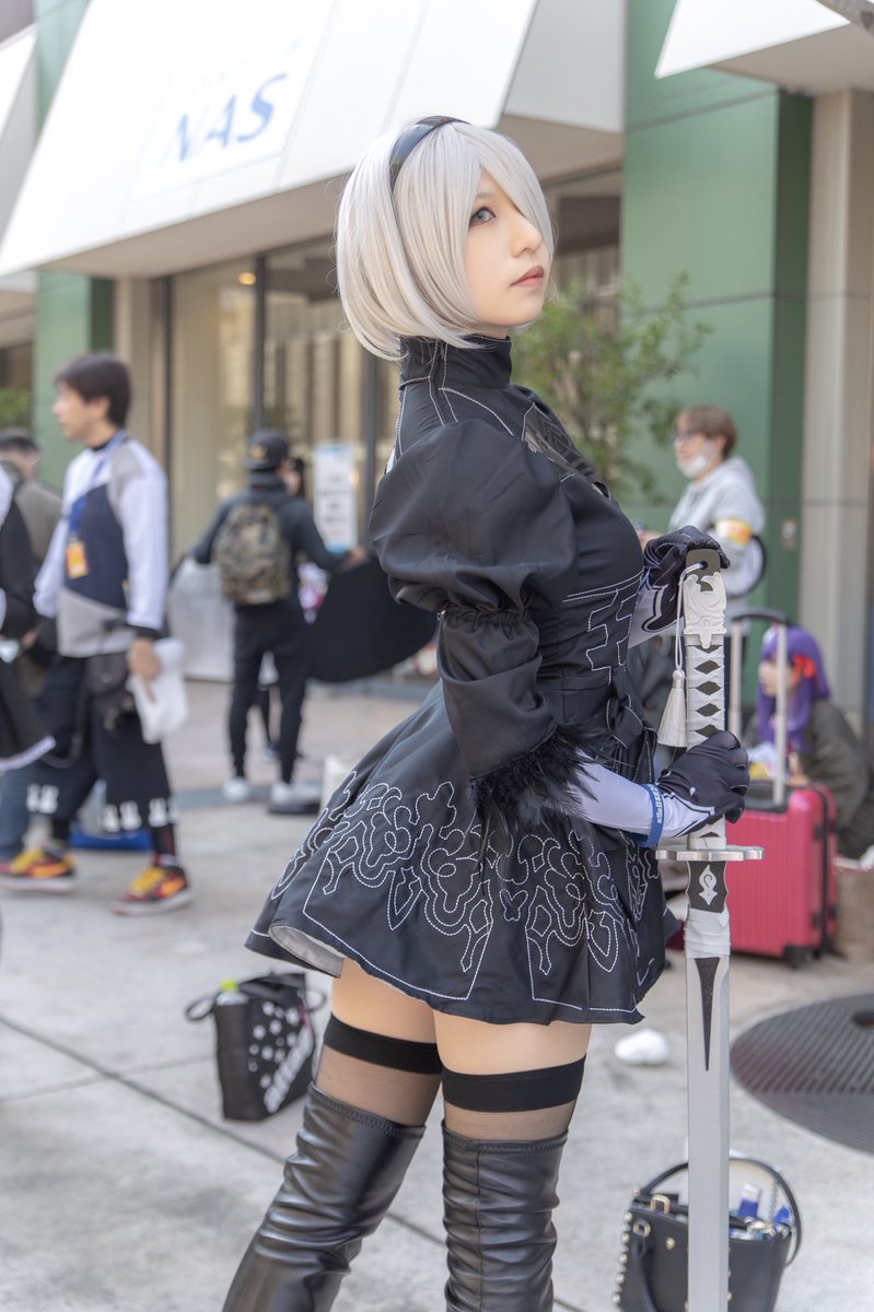 【COSPLAY欣赏】日本靓丽小姐姐COS《尼尔》2B 皙白大长腿吸睛！