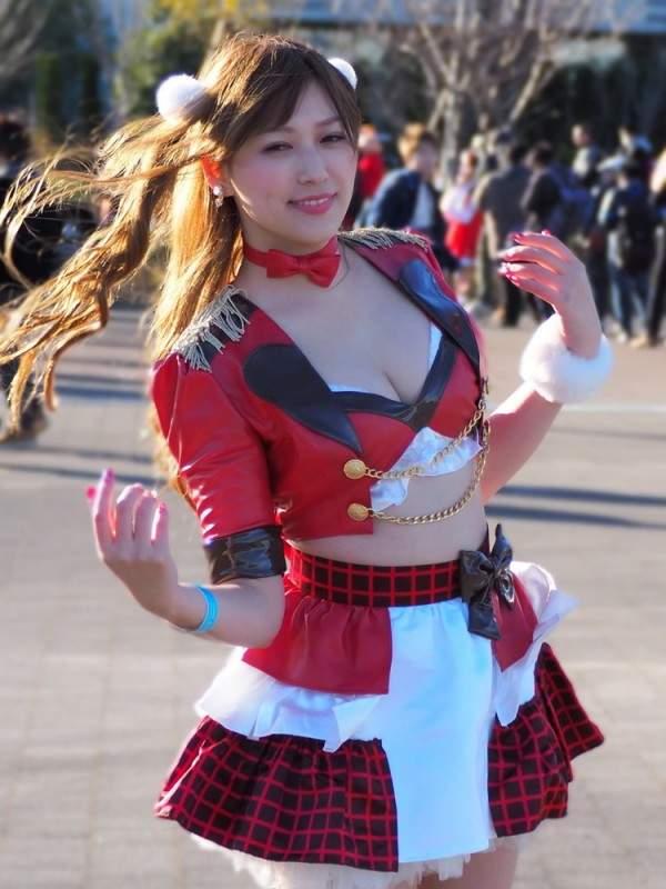 【Cosplay欣赏】C97 2000人的摄影师人墙这就是人气差距的代表吗？