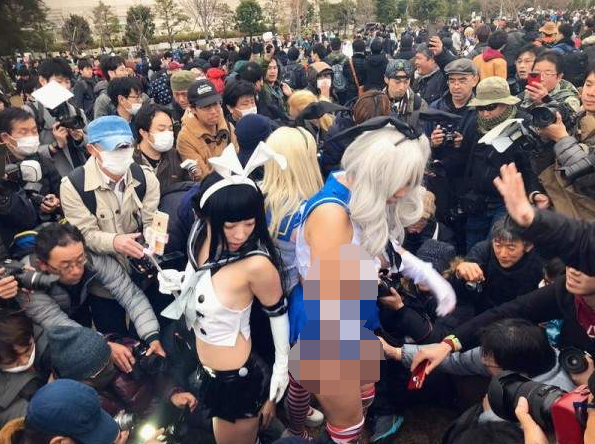 【Cosplay欣赏】C97 2000人的摄影师人墙这就是人气差距的代表吗？