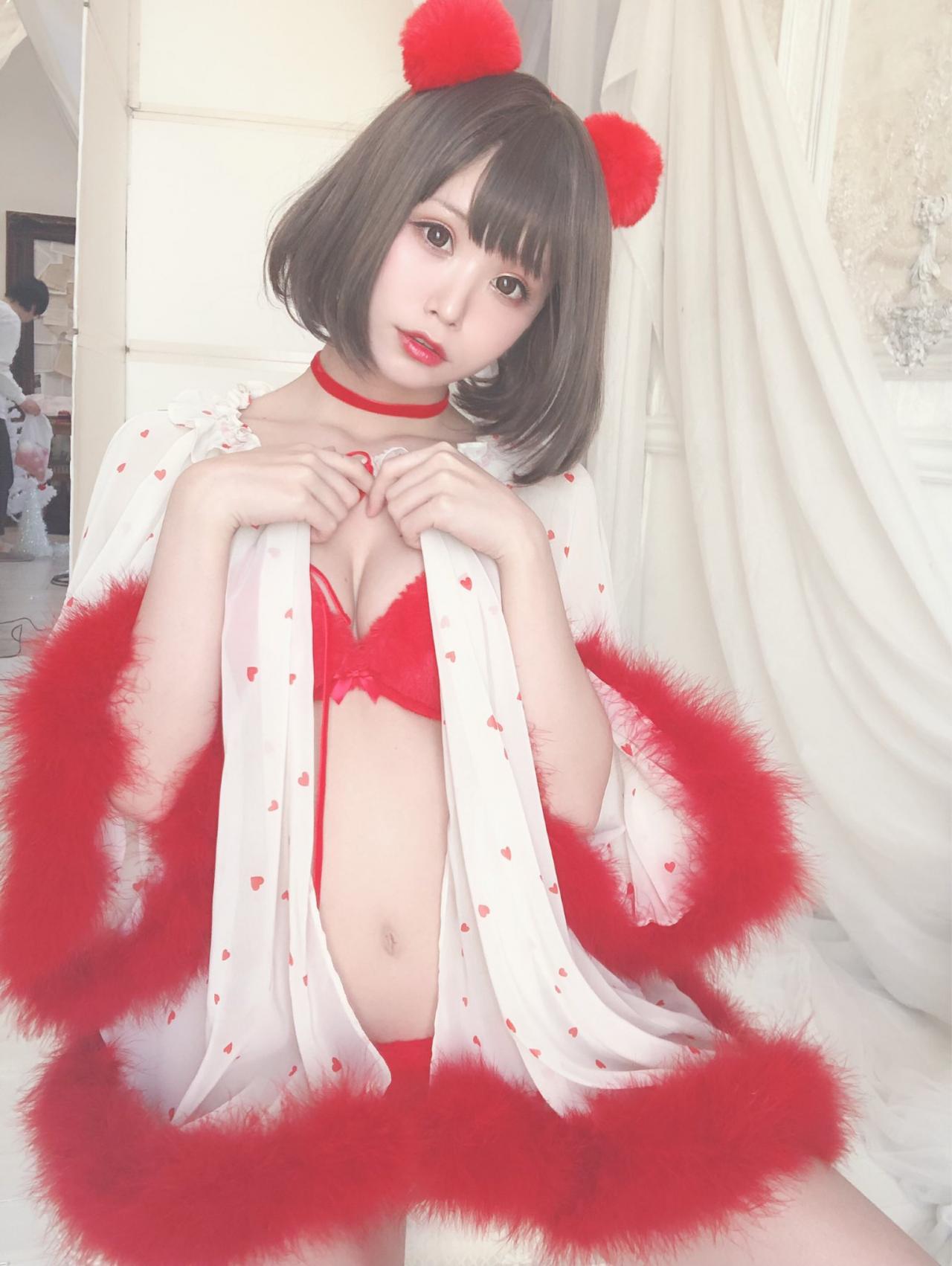 【Cosplay欣赏】五木昶写真 惹火的身材让人移不开视线