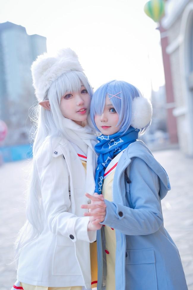 【Cosplay欣赏】爱蜜莉雅和雷姆贴贴~