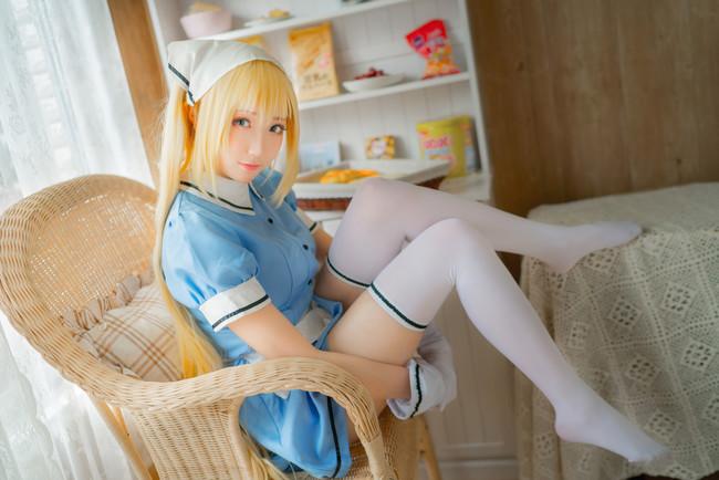 【Cosplay欣赏】调教咖啡厅 白丝女仆，请问主人要点些什么吗？