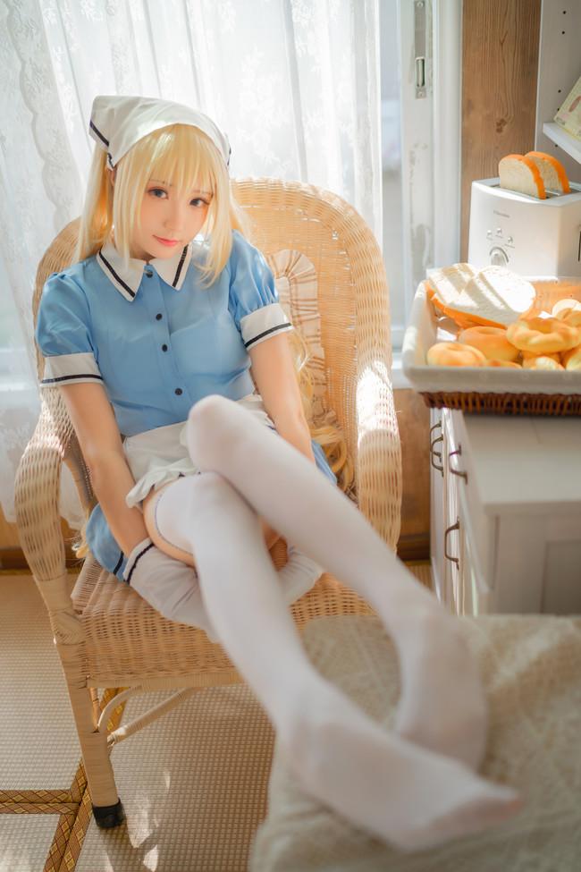 【Cosplay欣赏】调教咖啡厅 白丝女仆，请问主人要点些什么吗？