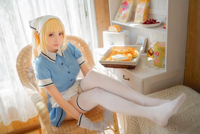 【Cosplay欣赏】调教咖啡厅 白丝女仆，请问主人要点些什么吗？