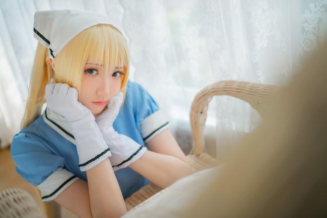 【Cosplay欣赏】调教咖啡厅 白丝女仆，请问主人要点些什么吗？