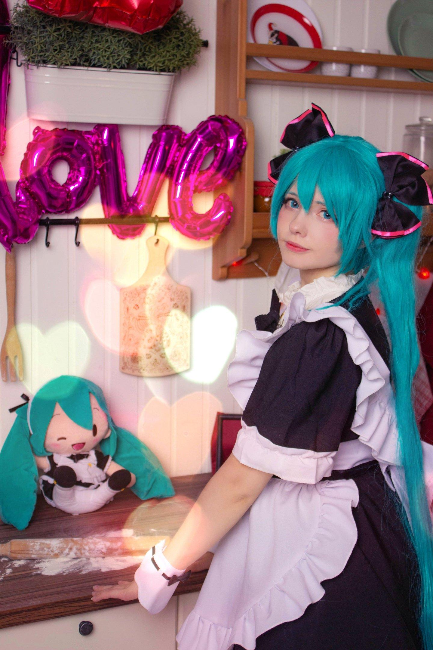 【Cosplay欣赏】俄罗斯萌妹《Saya Scarlet》超大份 初音ミク精选集！