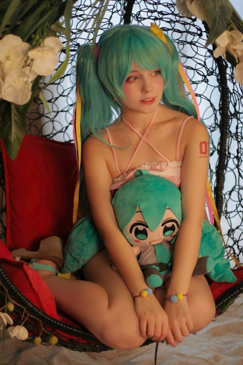 【Cosplay欣赏】俄罗斯萌妹《Saya Scarlet》超大份 初音ミク精选集！