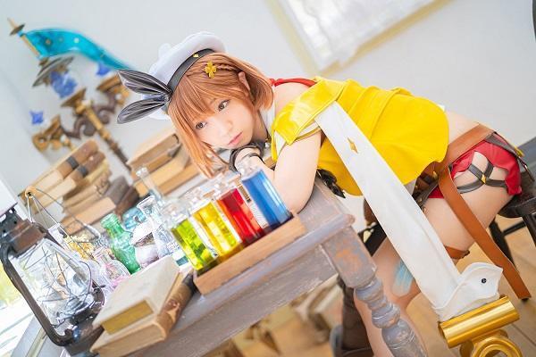 【Cosplay欣赏】伊织萌《莱莎的链金工房２》售前喷血Cos写真！