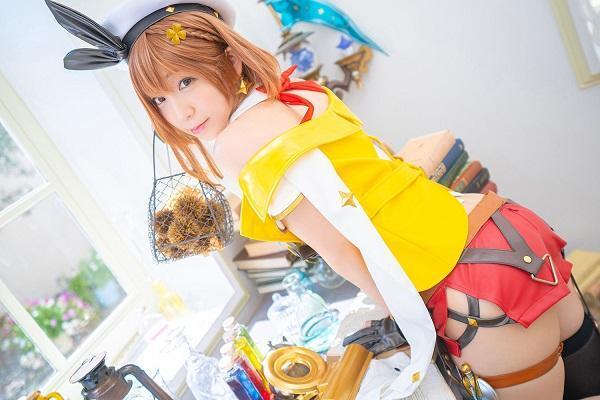 【Cosplay欣赏】伊织萌《莱莎的链金工房２》售前喷血Cos写真！