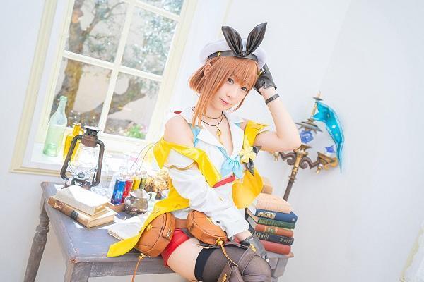 【Cosplay欣赏】伊织萌《莱莎的链金工房２》售前喷血Cos写真！