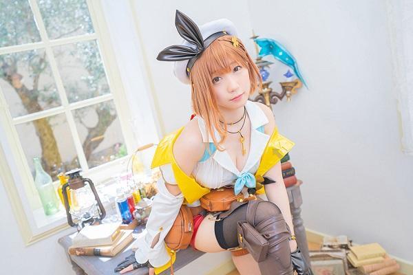 【Cosplay欣赏】伊织萌《莱莎的链金工房２》售前喷血Cos写真！