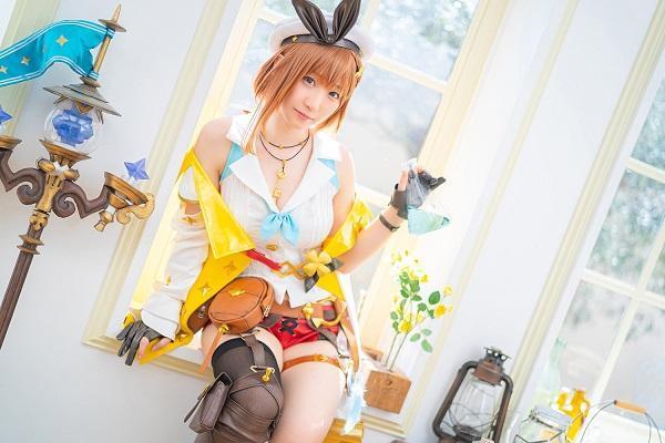 【Cosplay欣赏】伊织萌《莱莎的链金工房２》售前喷血Cos写真！