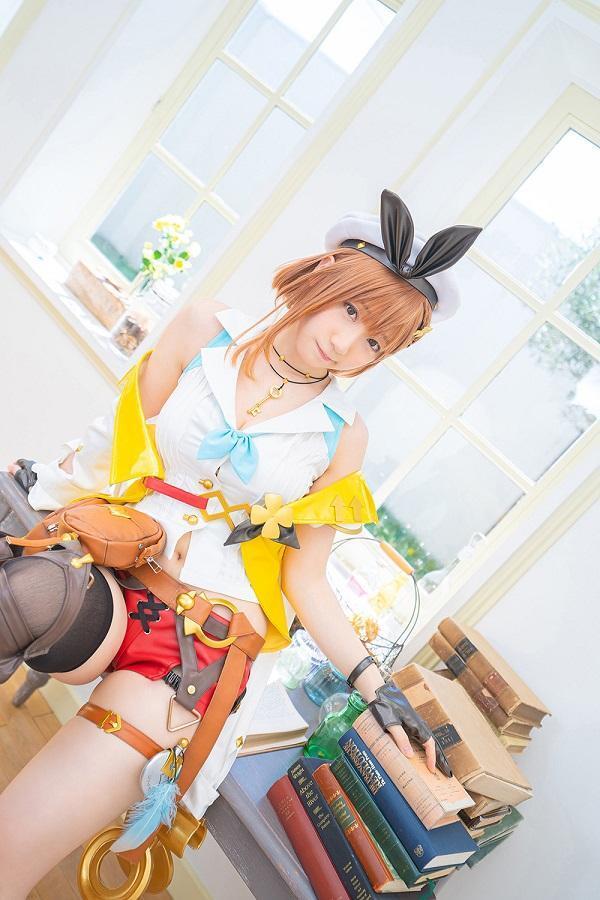 【Cosplay欣赏】伊织萌《莱莎的链金工房２》售前喷血Cos写真！